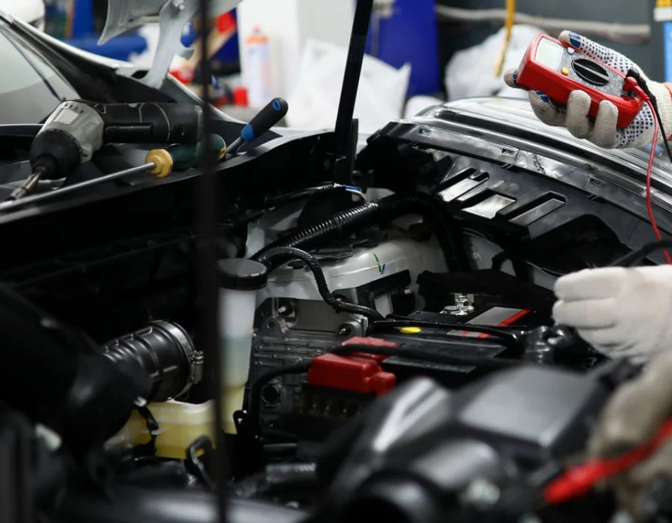 Automotive wiring fuse and relay diagnosis with a multimeter